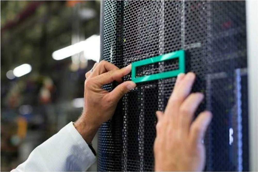 HP HPE ProLiant ML350 Gen11 NS204i-u Enablement Kit (2x480GB M.2 NVMe SSDs, universal)
