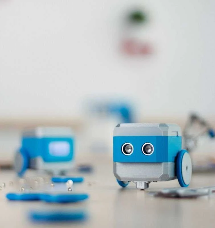Otto robotas konstruktorius su ratais