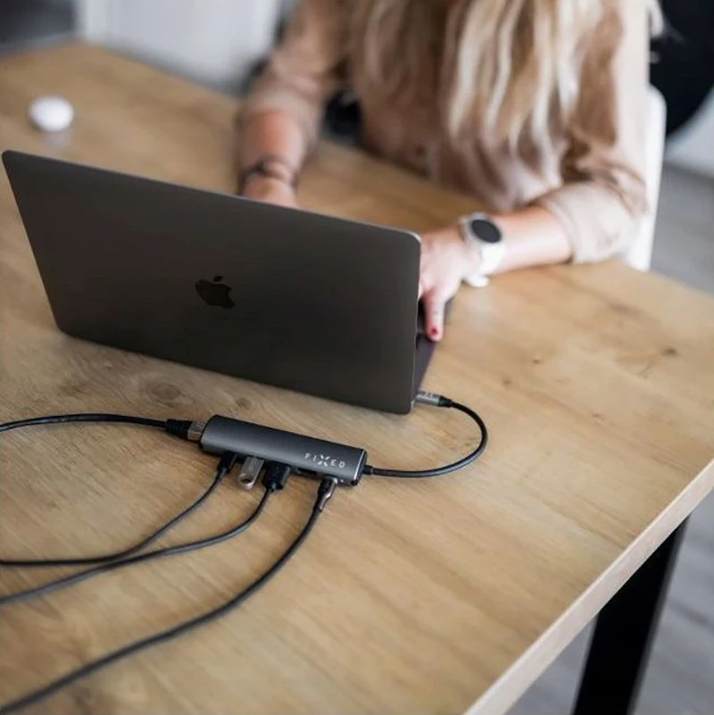 Fixed 6 prievadų USB-C adapteris prie nešiojamojo kompiuterio