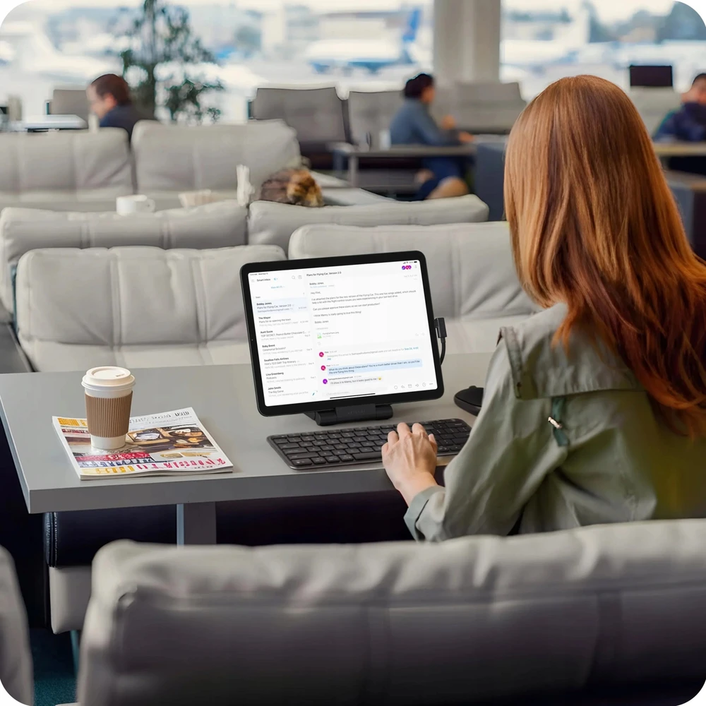 USB ŠAKOTUVAS „Satechi OntheGo Foldable Stand Hub“ – sulankstomas stovas ir šakotuvas mobiliesiems įrenginiams (USB-C 100W PD, USB-C 10 Gbps, USB-A 10 Gbps, micro/SD kortelių skaitytuvas 312 MB/s, 3,5 mm lizdas, 4K HDMI) (juodas)