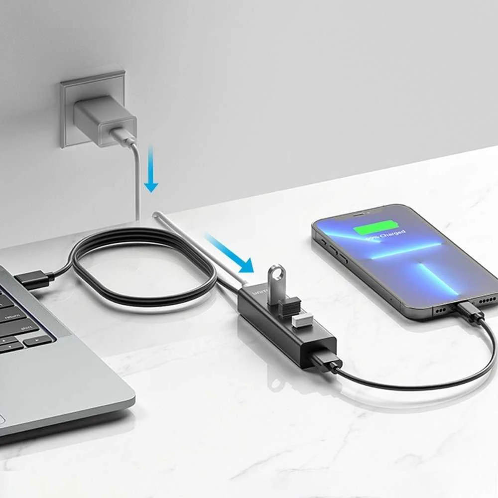Unitek USB adapteris su prijungtu telefonu ir nešiojamu kompiuteriu
