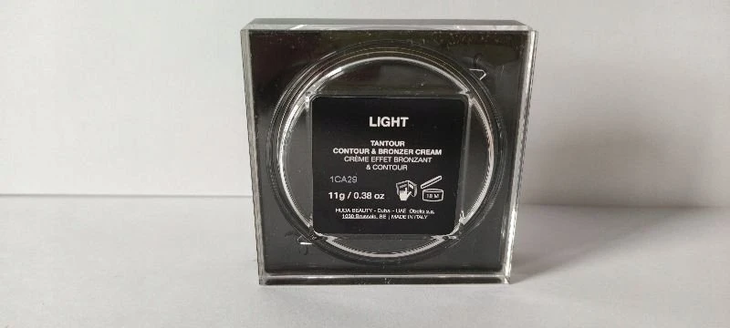 „Huda Beauty Tantour Bronzing Bronzer“ kompaktiška pudra, suteikianti įdegio efektą, 11 g
