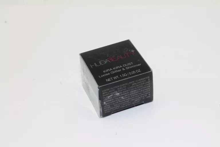 „Huda Beauty Kira Kira Dust“ birūs blizgučiai akių šešėliai „Perfectly Flawded“ 1,1 g