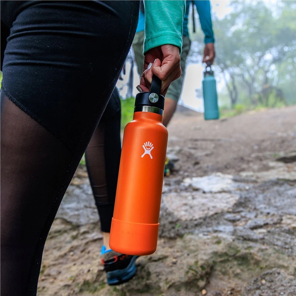 Gertuvė Hydro Flask Standard Mouth Flex šiaudelio formos vandens buteliukas, 700 ml – Juodas