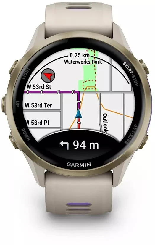 Išmanusis laikrodis Garmin Forerunner 970, Šviesios aukso spalvos titanas su žalsvai pilkos spalvos korpusu ir žalsvai pilku / permatomu indigo spalvos dirželiu
