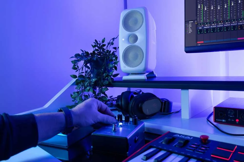 Ik Multimedia IK iLoud MTM MKII Baltas – aktyvus monitorius