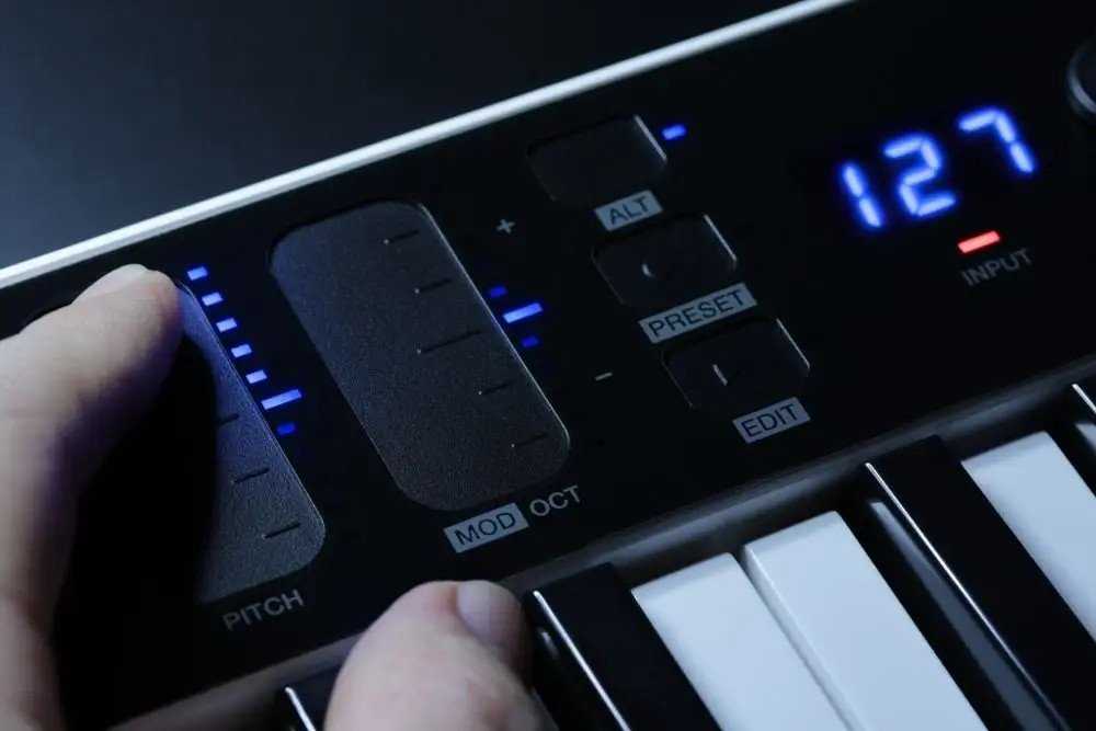 Ik Multimedia IK iRig Keys I/O 25 - Klaviatūra sterująca