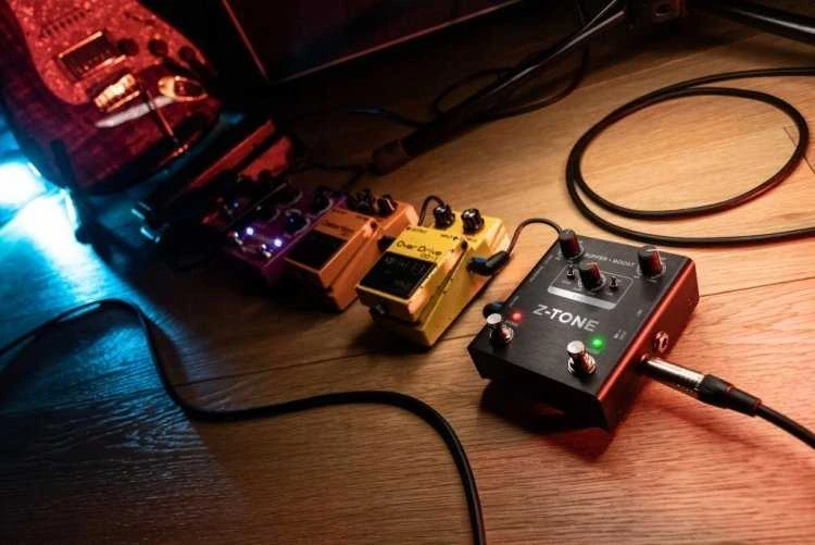 IK Multimedia IK Z-TONE Buffer Boost – pirminis stiprintuvas ir DI blokas su „Boost“ efektu