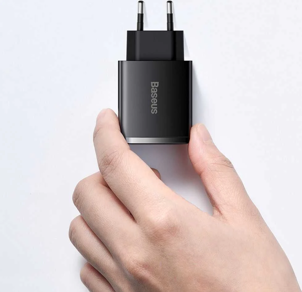 Baseus Sieninis įkroviklis 30W 2xUSB + USB-C QC3.0 PD3.0, baltas