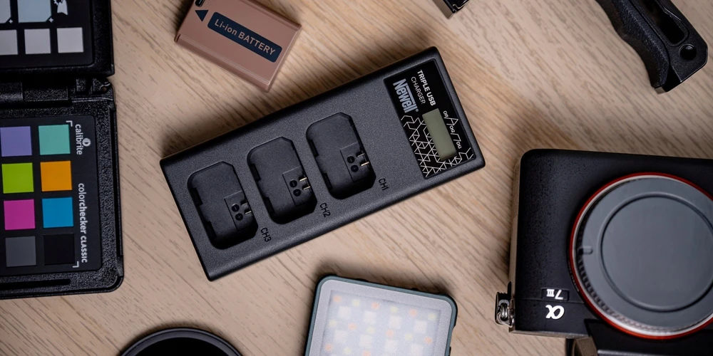 Įkroviklis - Newell CD-USB-C Trijų Kanalų Įkroviklis Canon LP-E6 Baterijoms USB-C, Micro USB, Juodas