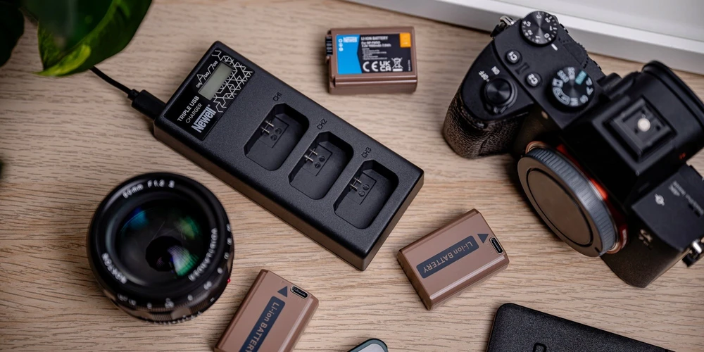 Įkroviklis - Newell CD-USB-C Trijų Kanalų Įkroviklis Canon LP-E6 Baterijoms USB-C, Micro USB, Juodas