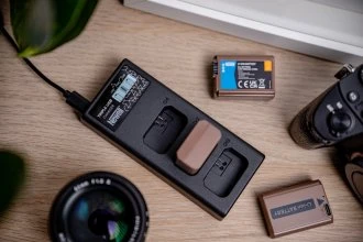 Baterijų Įkroviklis - Newell CD-USB-C Trijų Kanalų Įkroviklis Sony NP-BX1 Baterijoms USB-C/Micro USB Juodas
