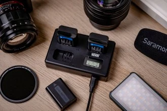„Newell TT-USB-C“ trijų kanalų įkroviklis, skirtas „NP-FW50“ ir „Sony“ įkrovikliams