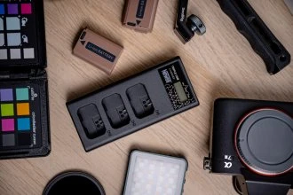 Baterijų Įkroviklis - Newell CD-USB-C Trijų Baterijų Įkroviklis Sony NP-FW50 Baterijoms, USB-C, Micro USB, Juodas