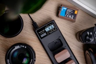 Baterijų Įkroviklis - Newell CD-USB-C Trijų Baterijų Įkroviklis Sony NP-FW50 Baterijoms, USB-C, Micro USB, Juodas