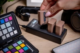 Akumuliatorių Įkroviklis - Newell CD-USB-C Trijų Kanalų Įkroviklis Nikon EN-EL14 Akumuliatoriams Juodas