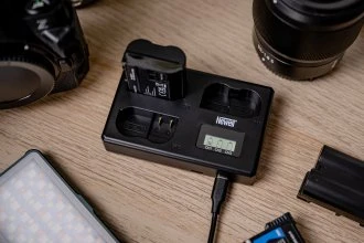 „Newell TT-USB-C“ trijų kanalų įkroviklis, skirtas EN-EL15 ir „Nikon“ baterijoms
