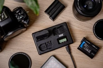 „Newell TT-USB-C“ trijų kanalų įkroviklis, skirtas EN-EL15 ir „Nikon“ baterijoms