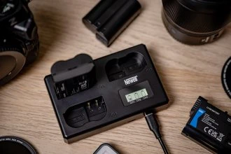„Newell TT-USB-C“ trijų kanalų įkroviklis, skirtas EN-EL15 ir „Nikon“ baterijoms
