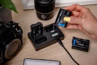 „Newell TT-USB-C“ trijų kanalų įkroviklis, skirtas EN-EL15 ir „Nikon“ baterijoms