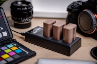 Akumuliatorių Įkroviklis - Newell CD-USB-C Trijų Kanalų Įkroviklis Nikon EN-EL14 Akumuliatoriams Juodas