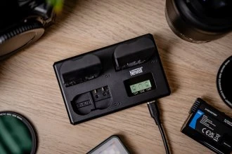 „Newell TT-USB-C“ trijų kanalų įkroviklis, skirtas EN-EL15 ir „Nikon“ baterijoms