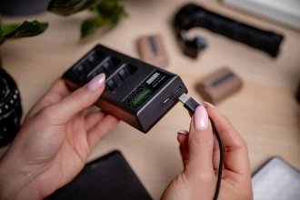Akumuliatorių Įkroviklis - Newell CD-USB-C Trijų Kanalų Įkroviklis Nikon EN-EL14 Akumuliatoriams Juodas