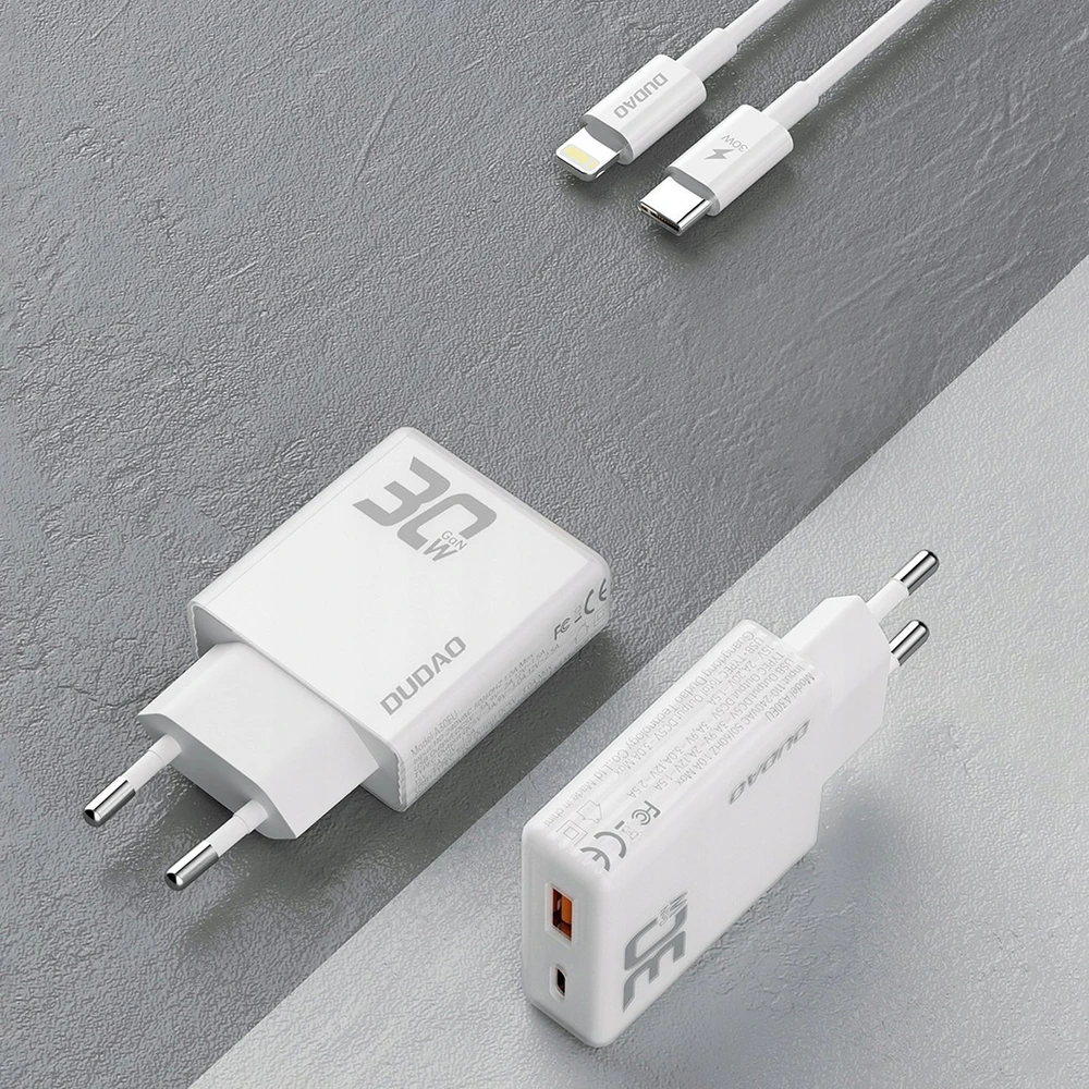 GaN Dudao A30EUL 30W USB-A / USB-C laidinis įkroviklis + USB-C – Lightning kabelis – baltos spalvos