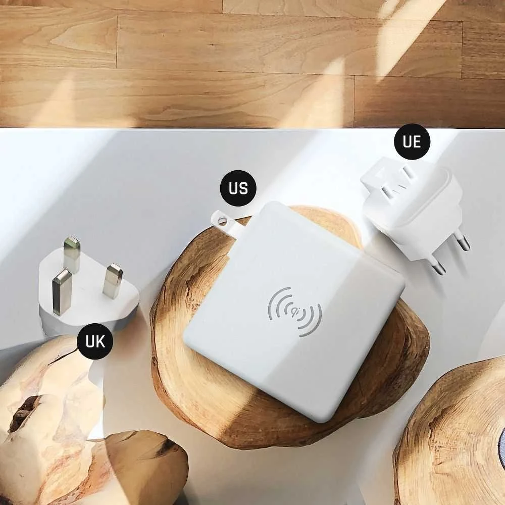 Daugiafunkcis įkroviklis Forcell F-Energy 4in1 2 x USB A + USB C 15W + išorinė baterija 8000mAh + belaidis įkrovimas baltas