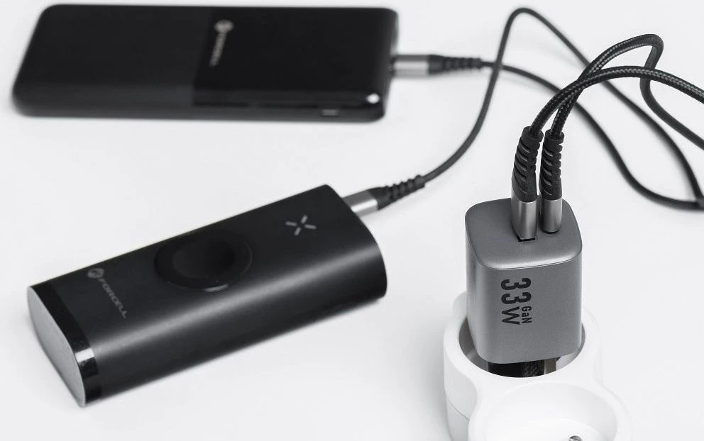 Įkroviklis Forcell F-Energy (1xUSB-C;1xUSB 3A 33W) juodas