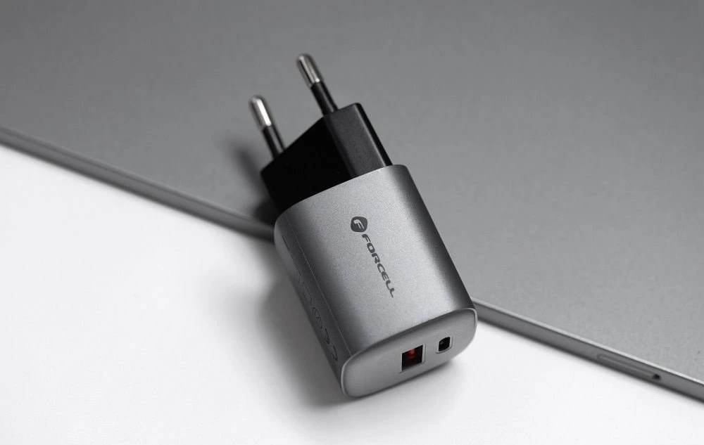 Įkroviklis Forcell F-Energy (1xUSB-C;1xUSB 3A 33W) juodas