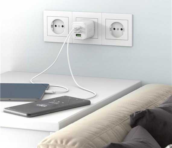 Goobay 65 W USB-C PD GaN Multiport Fast Charger Nano, Baltas