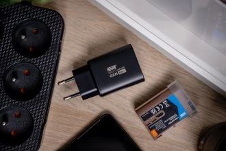 Įkroviklis - Newell GaN 65 W Įkroviklis Su 2 USB-C Prievadais Ir 1 USB-A Prievadu - Juodas
