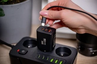Įkroviklis - Newell GaN 65 W Įkroviklis Su 2 USB-C Prievadais Ir 1 USB-A Prievadu - Juodas