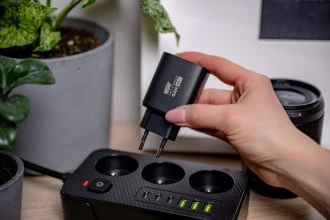 Įkroviklis - Newell GaN 65 W Įkroviklis Su 2 USB-C Prievadais Ir 1 USB-A Prievadu - Juodas