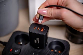 Įkroviklis - Newell GaN 65 W Įkroviklis Su 2 USB-C Prievadais Ir 1 USB-A Prievadu - Juodas