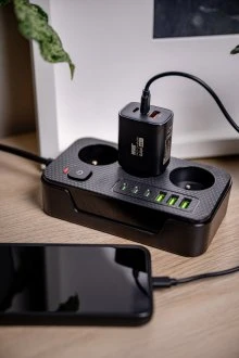 Įkroviklis - Newell GaN 65 W Įkroviklis Su 2 USB-C Prievadais Ir 1 USB-A Prievadu - Juodas