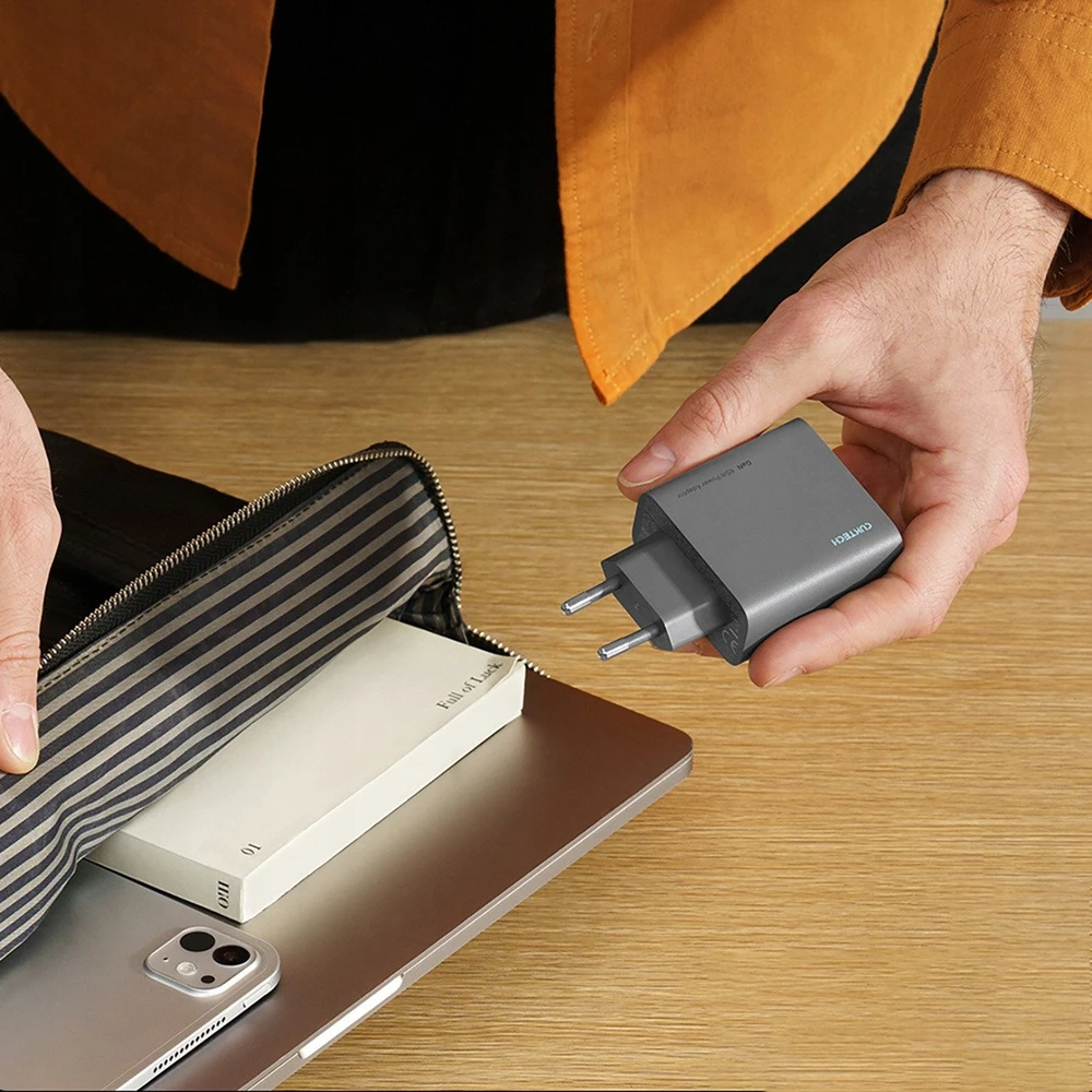 Cuktech CUKAD653EUGR 65W GaN Wall Charger 2 x USB-C 1 x USB-A – pilkos spalvos