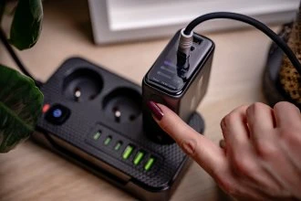 Maitinimo šaltinis - Newell GaN 100 W TFT įkroviklis (100W, 2x USB-C, 1x USB-A)
