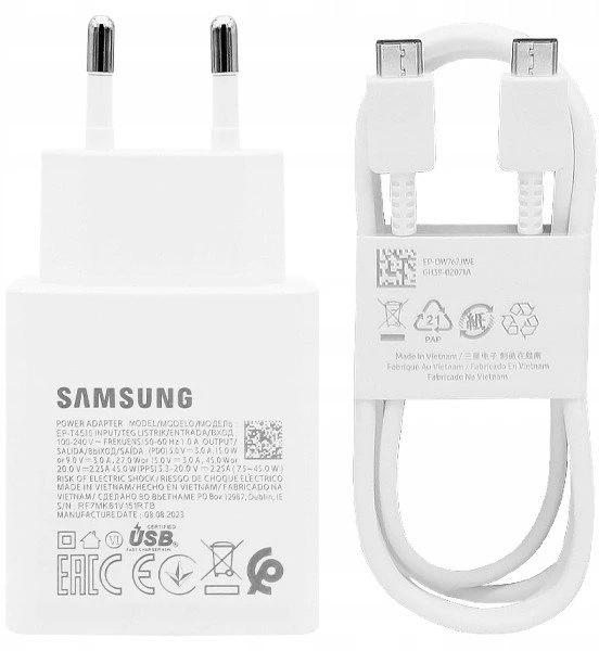 112803 EP-TA845EWE + EP-DW767JWE Samsung 45W Kelioninis įkroviklis + USB-C/USB-C kabelis baltos spalvos (OOB Bulk pakuotė)