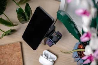 Įkrovimo Stotis - Newell induOne MagPlay MagSafe Įkroviklis su Garsiakalbiu ir Ekranu