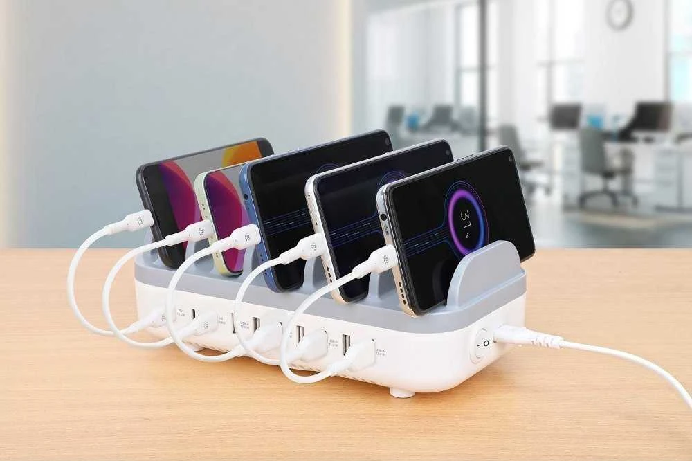 Manhattan įkrovimo stotis, 10x prievadų: 3x USB-C (iki 18W PD) ir 7x USB-A (iki 12W), 120W bendra išvestis, Baltas/Pilkas, Trejų metų garantija, dėžutė