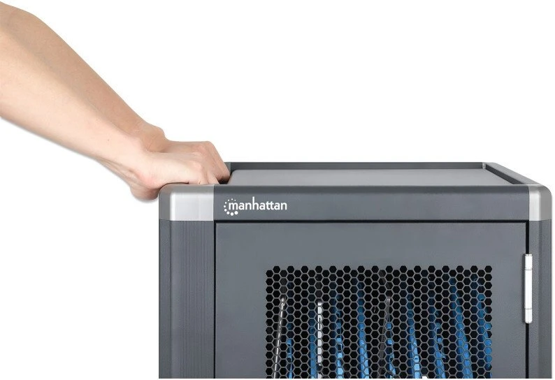 „Manhattan“ „iPad“ įkrovimas iki 13 colių, „MacBook Air“ įkrovimas iki 13 colių ir „Chromebook 14“ įkrovimas su 30 vietų per USB-C (30 W), taip pat kitų planšetinių kompiuterių (su įrenginio ir USB-C laidu), lizdai 404 x 27,6 x 283 mm, pridedami USB-C įkrovimo laidai, spintelė