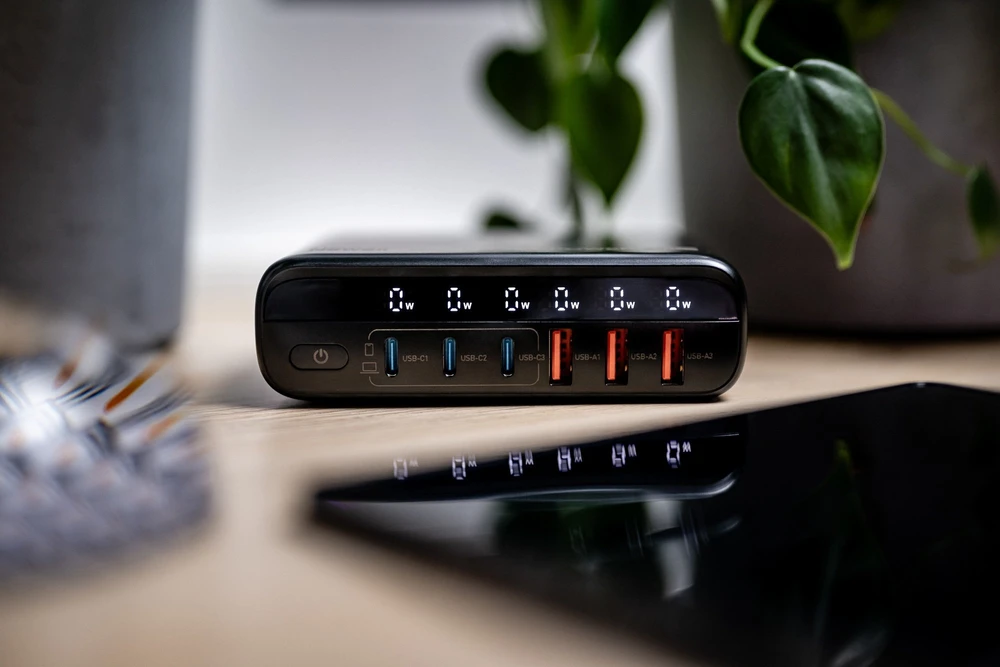 Newell GaN Tech T-power 140 W tinklo įkroviklis su adapterio rinkiniu