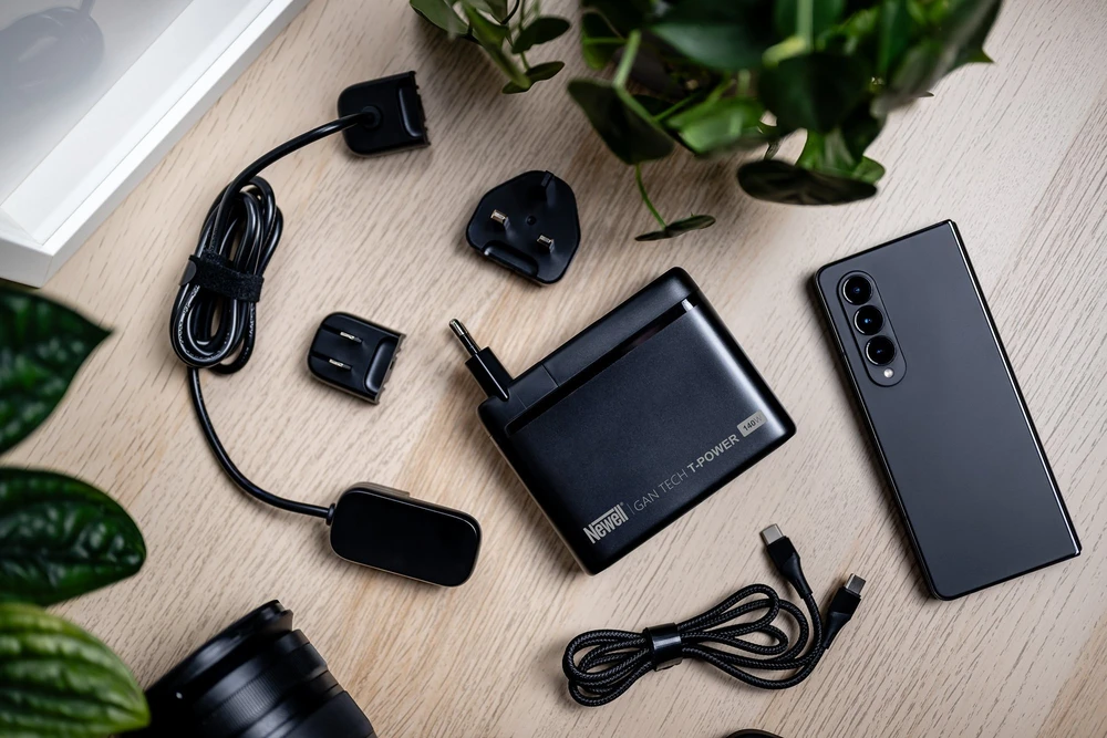 Newell GaN Tech T-power 140 W tinklo įkroviklis su adapterio rinkiniu