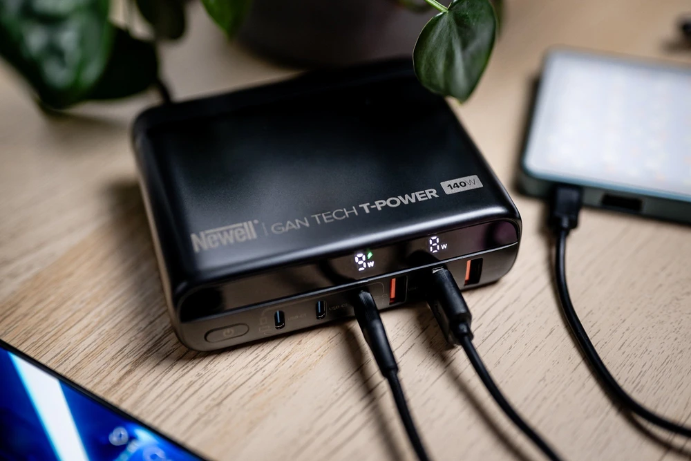 Newell GaN Tech T-power 140 W tinklo įkroviklis su adapterio rinkiniu