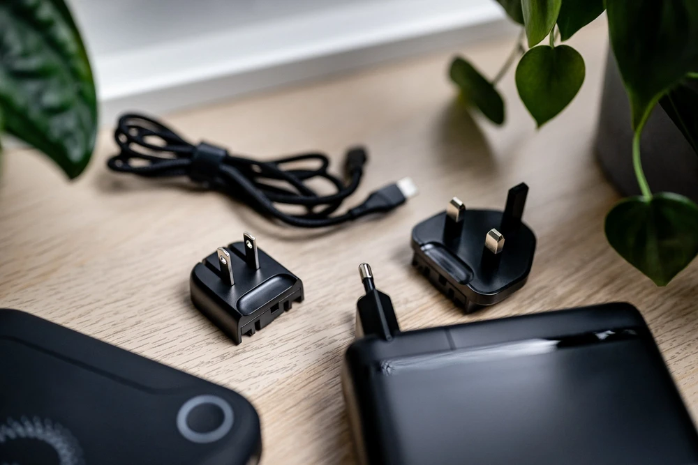 Newell GaN Tech T-power 140 W tinklo įkroviklis su adapterio rinkiniu