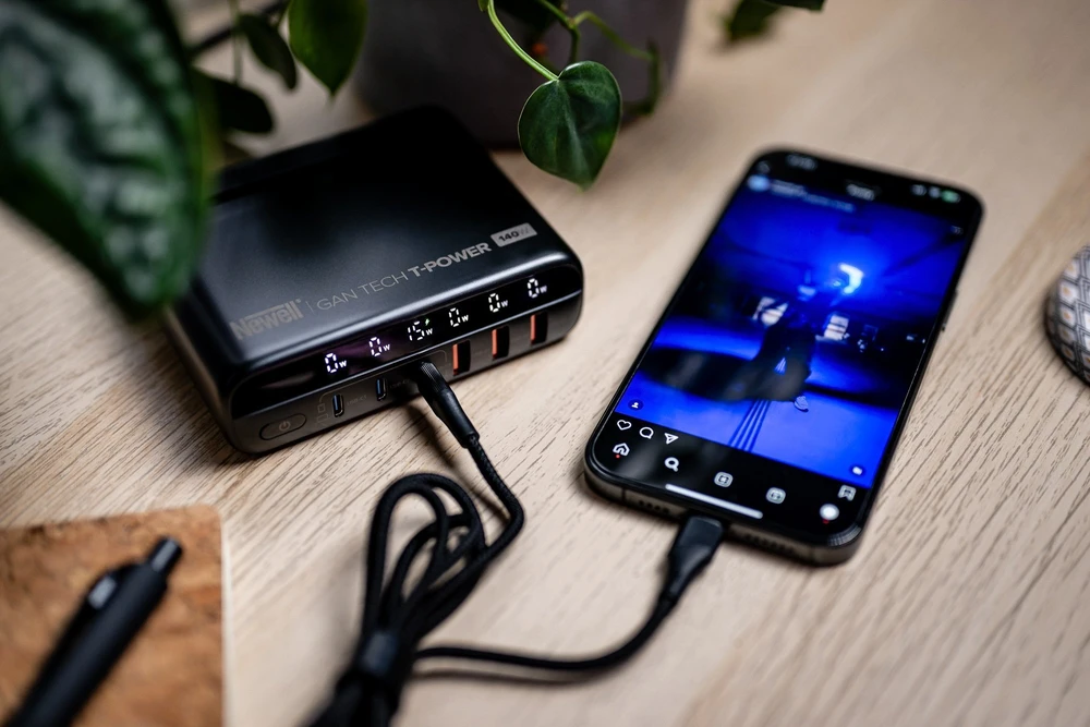 Newell GaN Tech T-power 140 W tinklo įkroviklis su adapterio rinkiniu