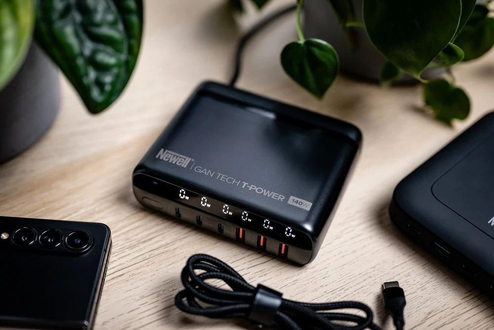 Newell GaN Tech T-power 140 W tinklo įkroviklis su adapterio rinkiniu