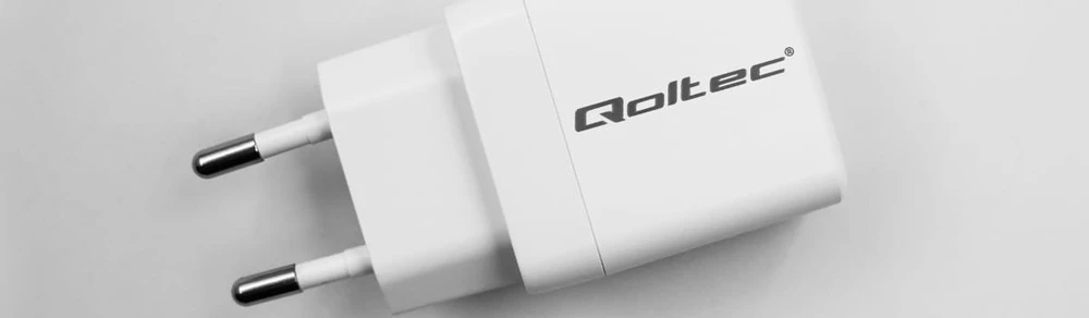 Adapteris Įkroviklis tinklo 65w gan 5-20v 3-3.35a 2 x usb-c pd 1 usb qc 3.0 baltas Qoltec